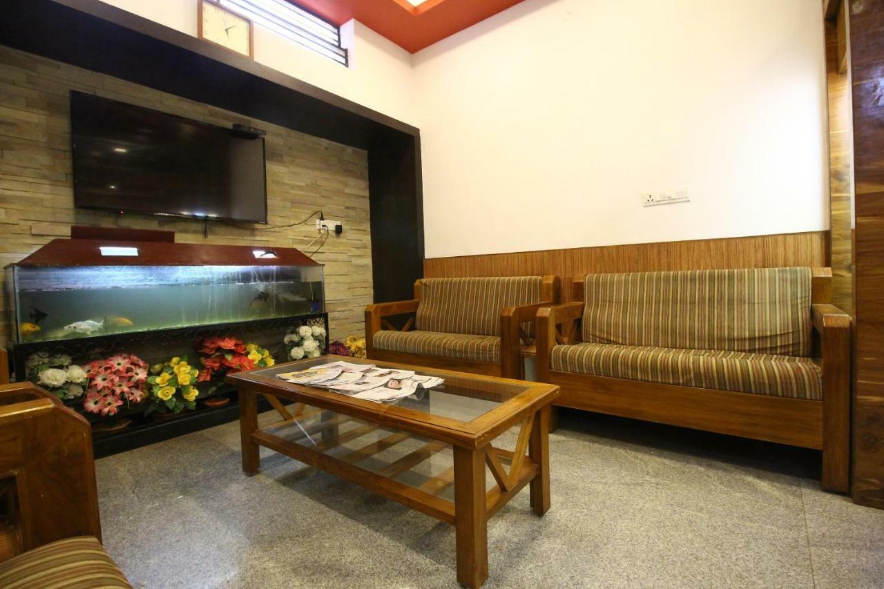 Oyo Flagship 30734 Jeevan Lodge Simoga Kültér fotó